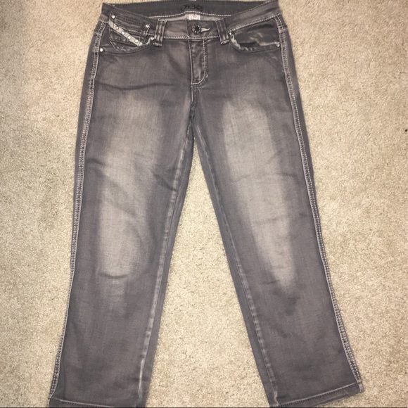 ❄️Grey Cache Embellished Capris - Picture 2 of 7